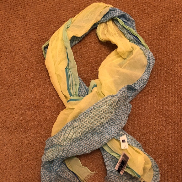 NWT Gap lightweight scarf - Picture 2 of 6